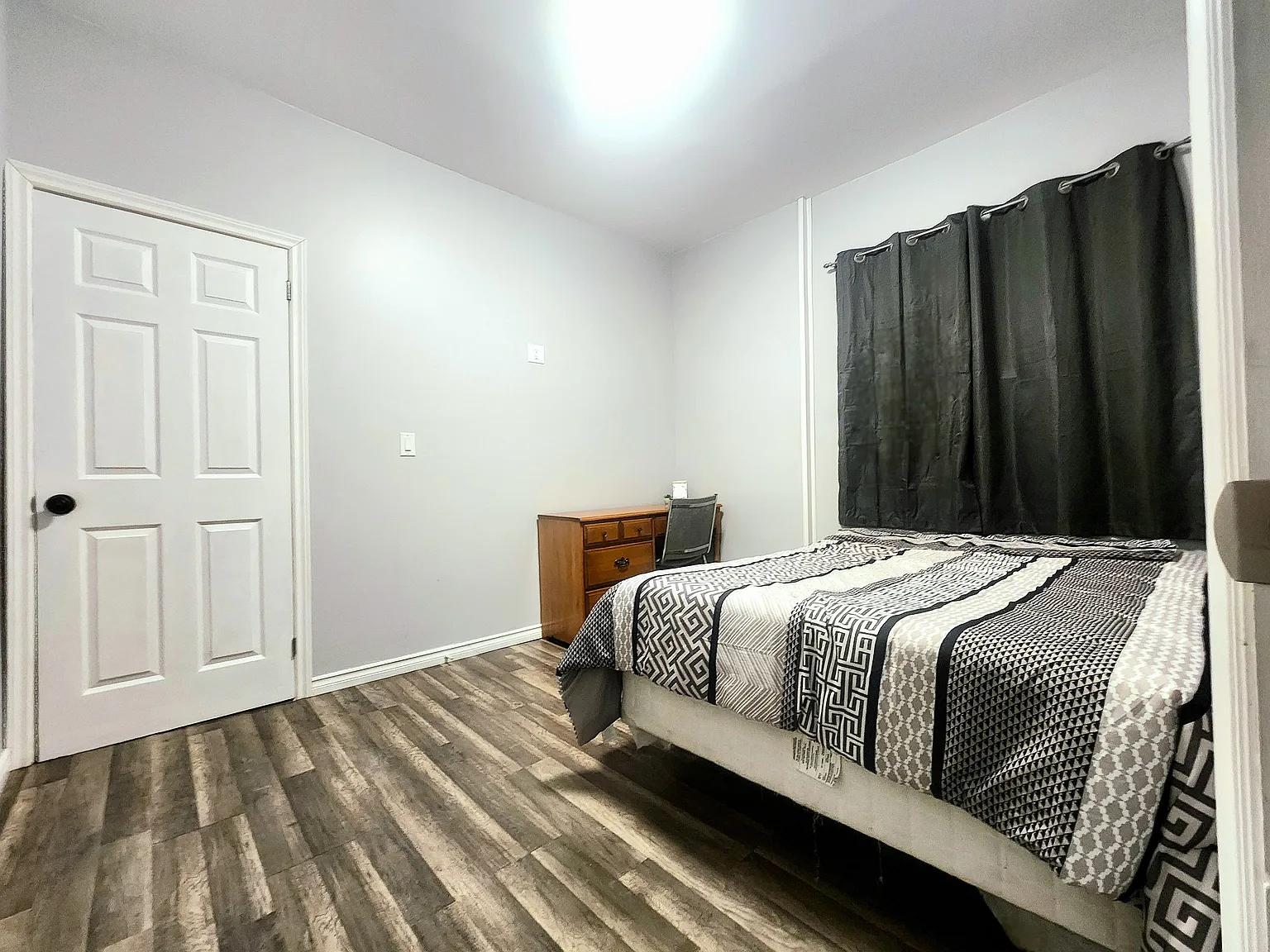1 bed, 2600 sqft, $698 — Photo 1