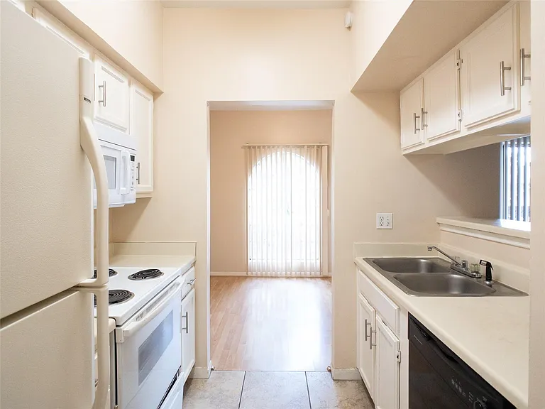 6500 Harbor Town Dr #3402 — Photo 12