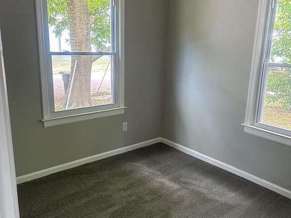 3rd image of 7 Phelps Pl