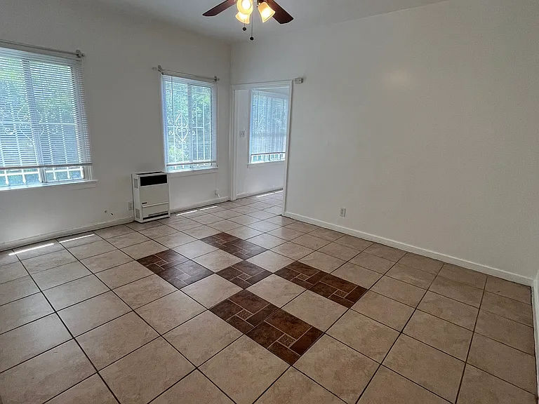 1121 N Kenmore Ave #106 — Photo 4