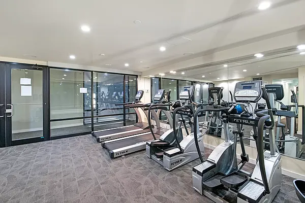 Rented by SERHANT. | media 10