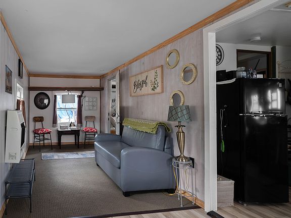 5th image of 129 Brookside Cir