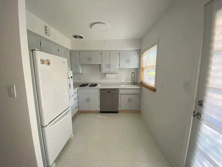 6753 N Drake Ave — Photo 6