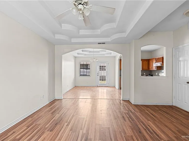 2606 Charleston Ln — Photo 5