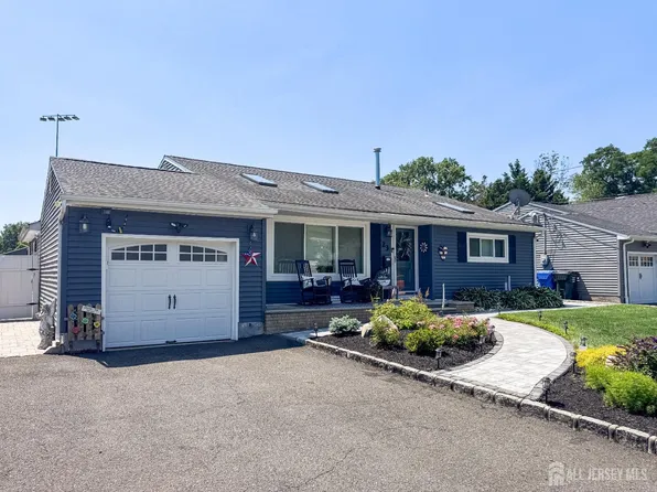 23 Westminster Rd, Colonia, NJ 07067