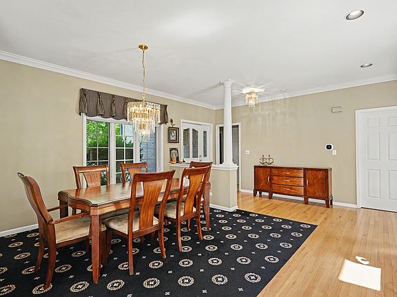4th image of 994 Chadwick Ct