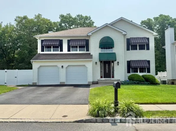 44 Diamond Ln, Howell, NJ 07731