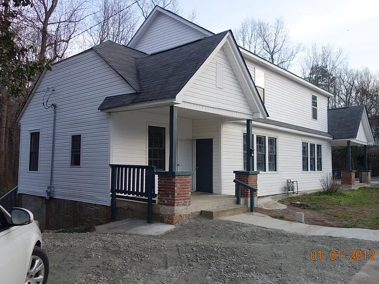 210 8th St #B — Photo 1