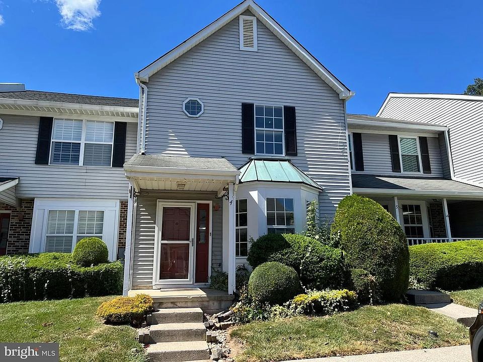 1st image of 4 Fair Oaks Ct