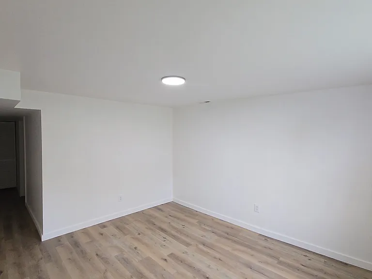 400 W 2nd Ave #2 — Photo 2