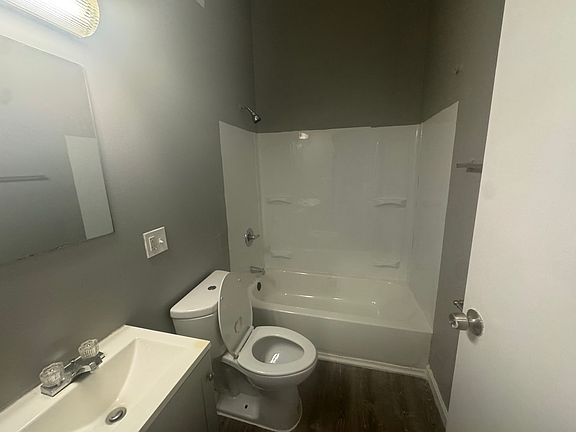4th image of 301 Main St #311