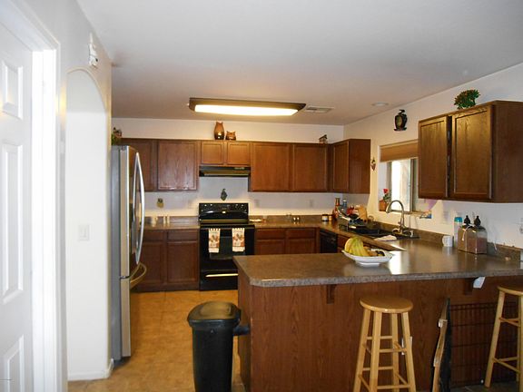 5th image of 937 W Elm Ave