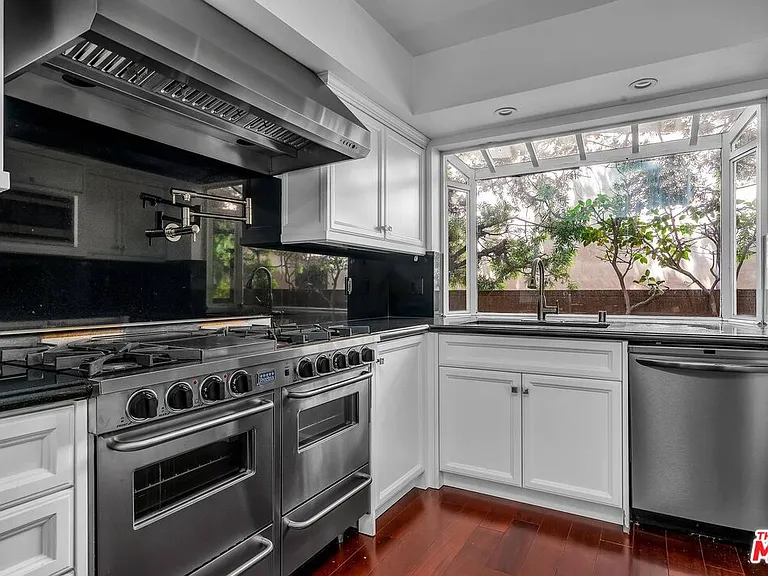 325 El Camino Dr — Photo 9