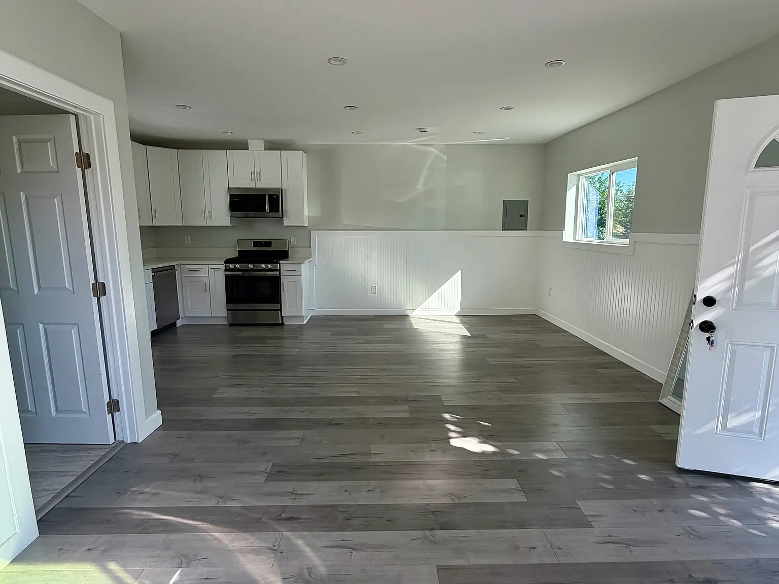 Studio, 438 sqft, $1,700 — Photo 1