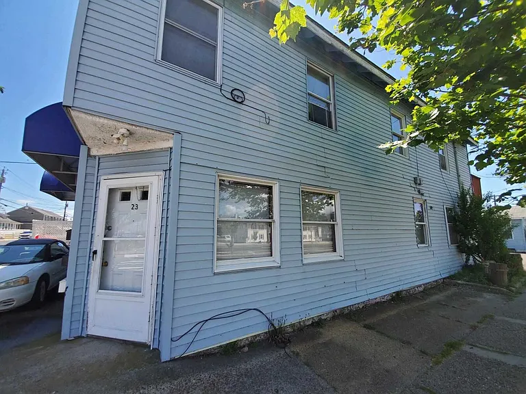 135 Blaine Ave #21 — Photo 1