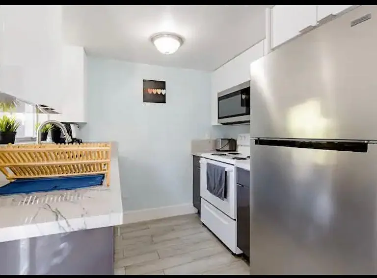 834 NE 18th Ct — Photo 3