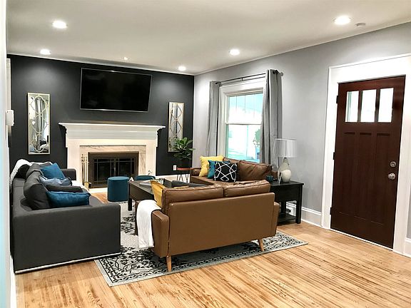 4th image of 3022 E Broadway
