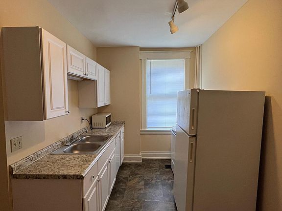 5th image of 2229 Stratford Ave