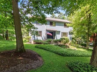18 Maple Moor Ln, Cortlandt Manor, NY 10567