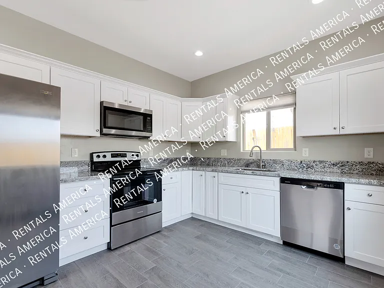 820 E 35th St #2 — Photo 13