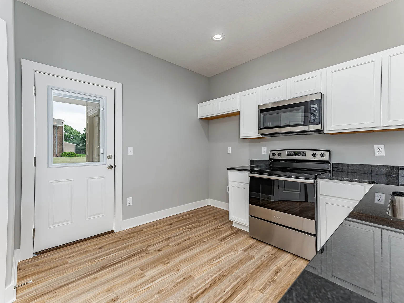 417 Southeast 14th Court - B — Photo 4