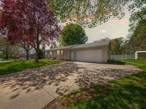 20 Mitchell Dr, Faribault, MN 55021