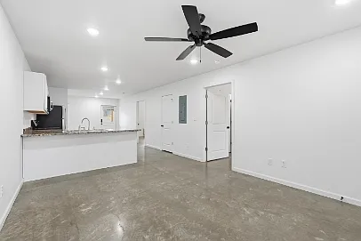 2 bed, $1,300 — Photo 4
