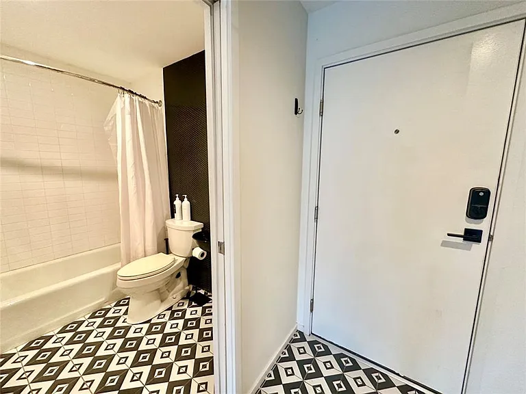 201 Academy Dr — Photo 13
