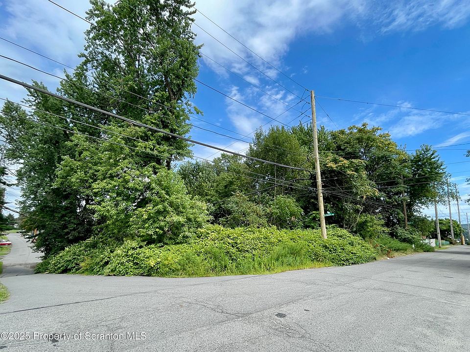 2nd image of 1402 N Rebecca Ave