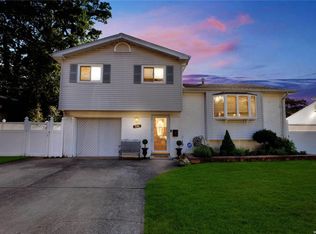 330 W 15th St, Deer Park, NY 11729