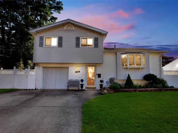 330 W 15th Street, Deer Park, NY 11729