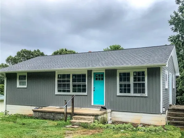 109 Ravenwood Cir, King, NC 27021