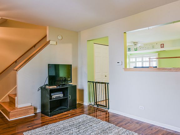 4th image of 1032 Four Seasons Blvd