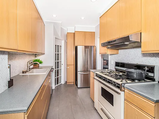 Sold by Douglas Elliman | media 26