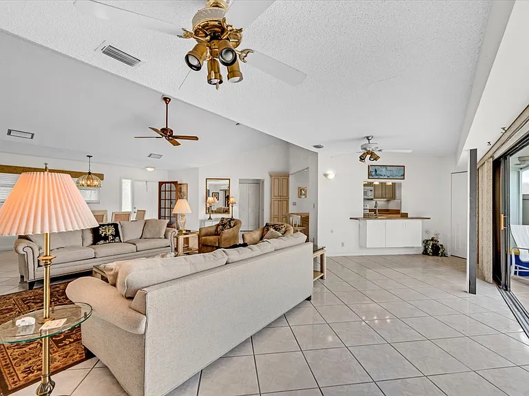 1127 E Seminole Ave #12C — Photo 37
