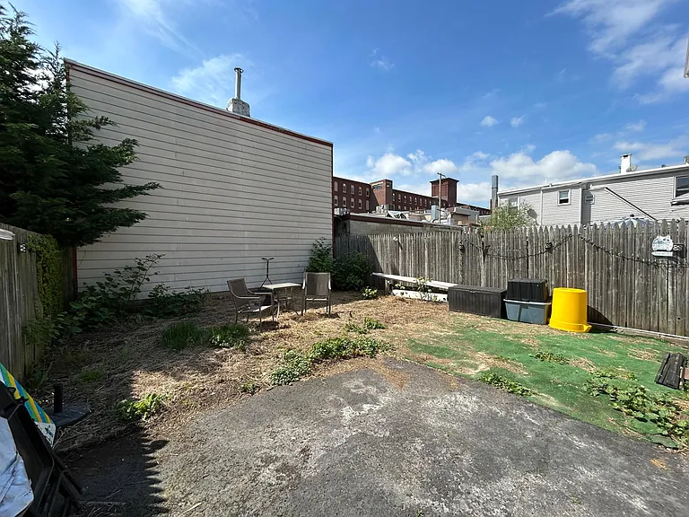 418 John St #1 — Photo 10