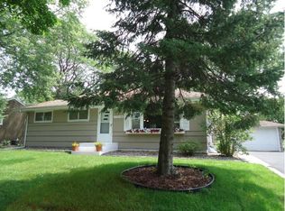 1062 Edgewater Ave, Shoreview, MN 55126