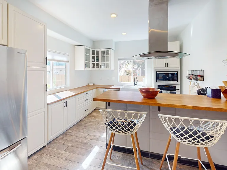 213 Evergreen Ave — Photo 3
