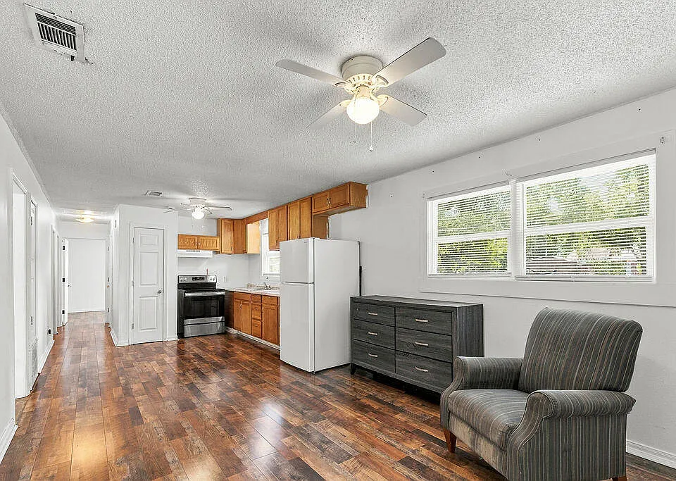 103 Oglesby Ave