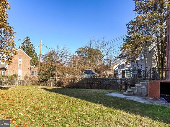 3rd image of 2100 Woodbourne Ave