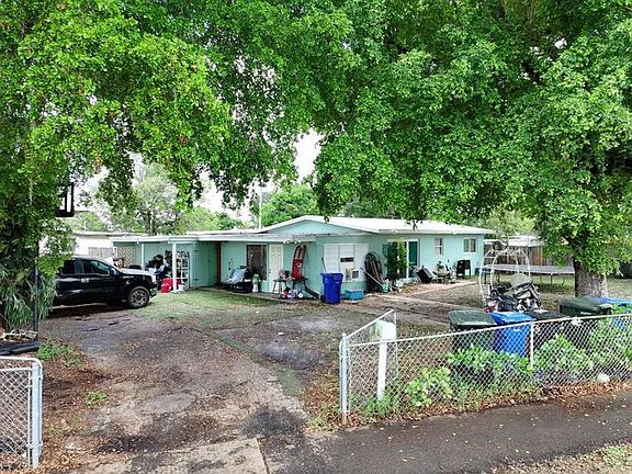 2nd image of 406 SW 22nd Ter