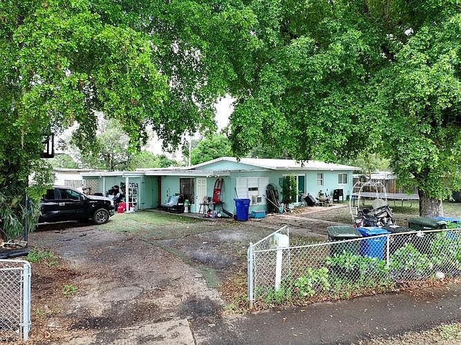 1st image of 406 SW 22nd Ter