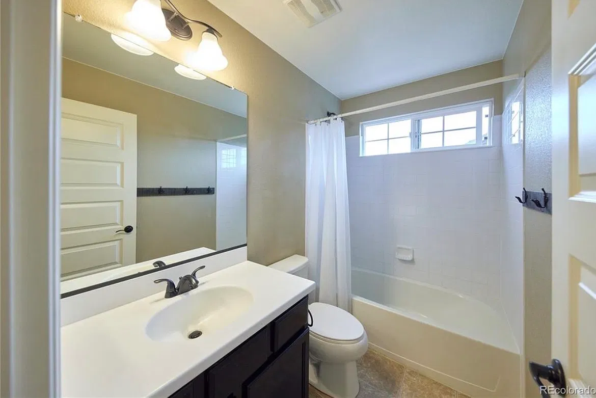 4 bed, 3.5 bath, 2854 sqft, $3,200 — Photo 2
