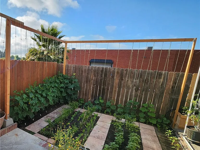 1309 Hunt Ter — Photo 33