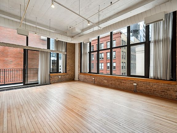 3rd image of 333 W Hubbard St APT 410
