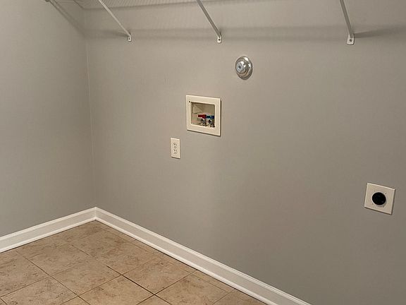 4th image of 416 Foxwood Ln
