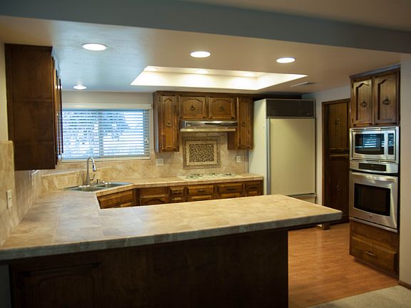 2nd image of 3525 W Sunnyside Ave