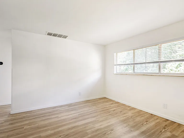Kingston Apartments — Photo 6