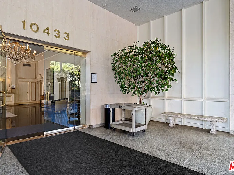 10433 Wilshire Blvd #301 — Photo 3