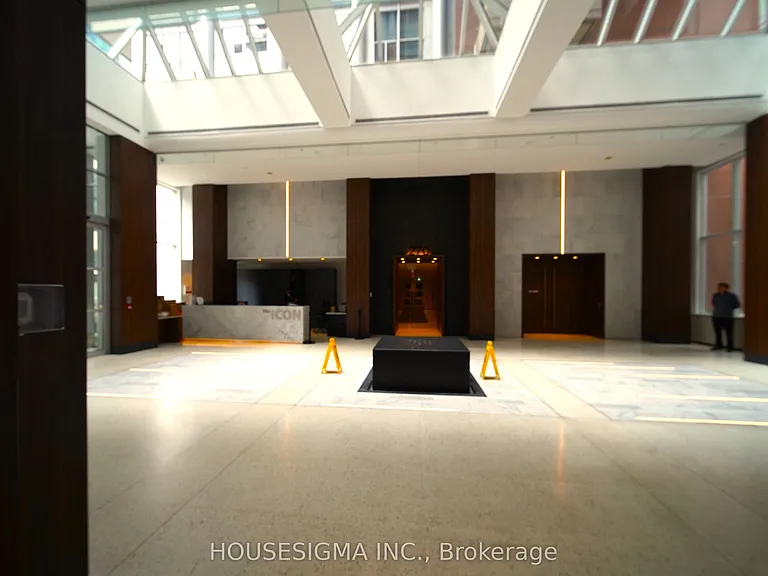 270 Wellington St W #222 — Photo 14